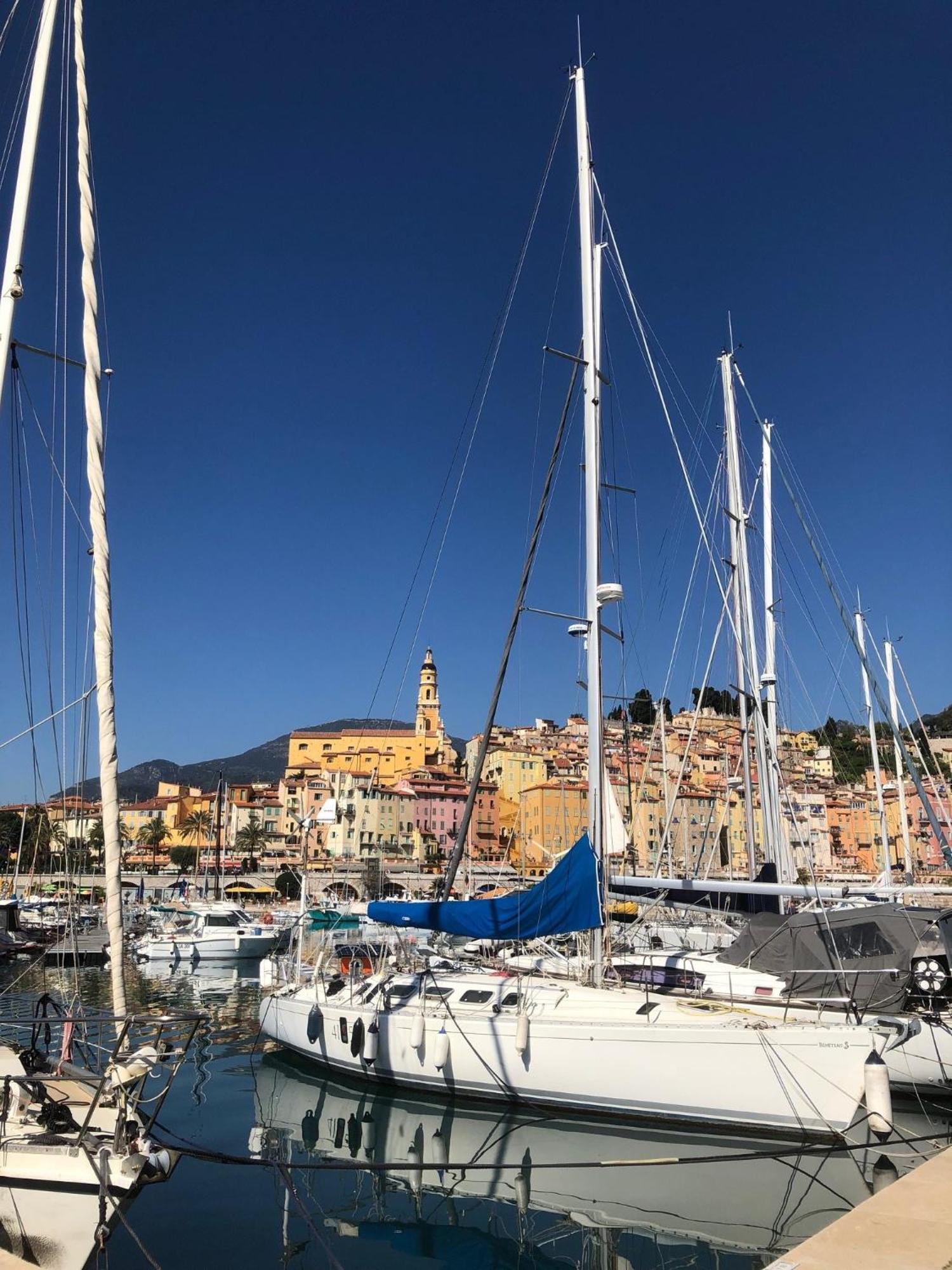 Welcome In The Cozy Blue Nest Pedestrian Menton Bagian luar foto