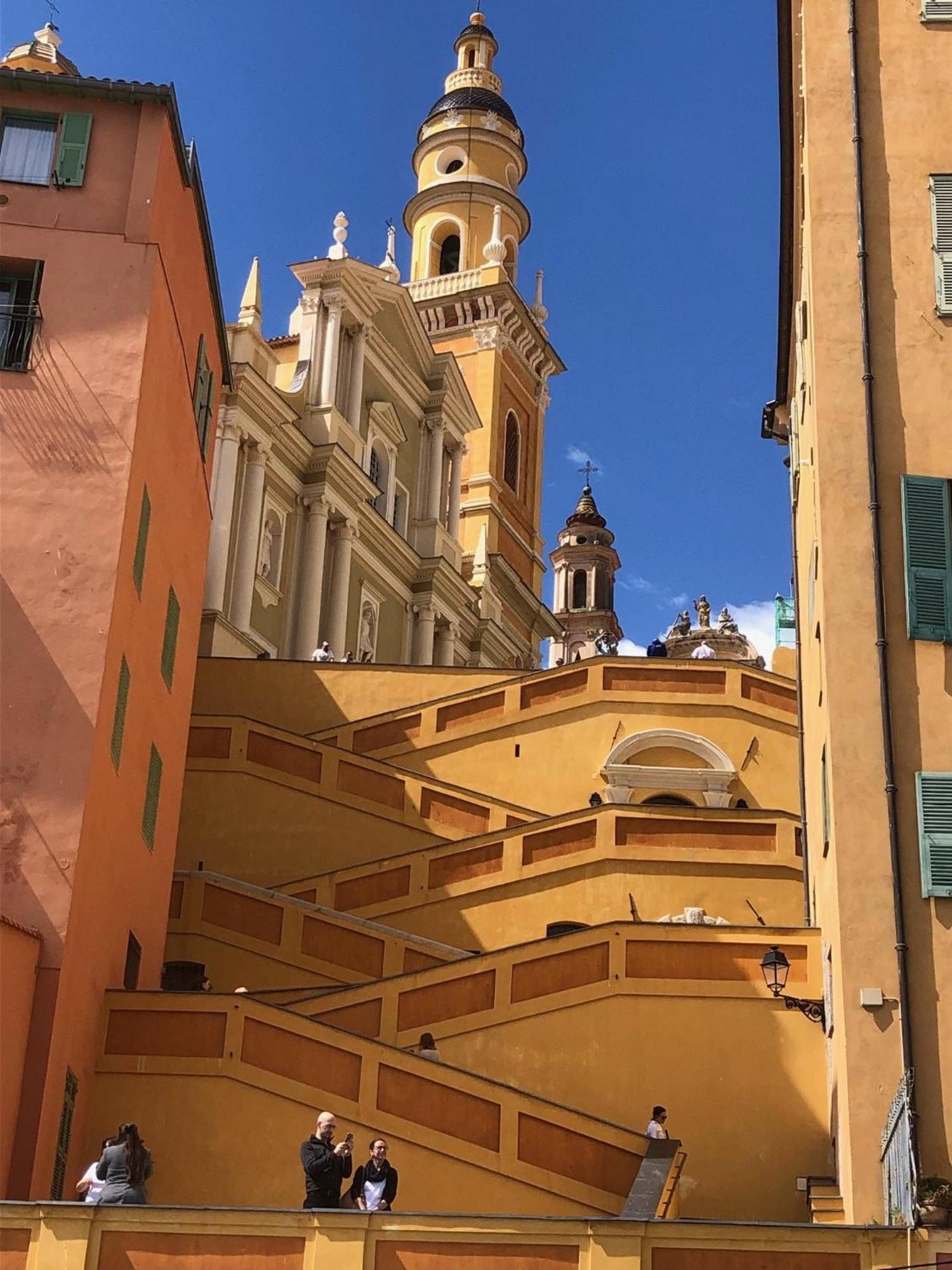 Welcome In The Cozy Blue Nest Pedestrian Menton Bagian luar foto