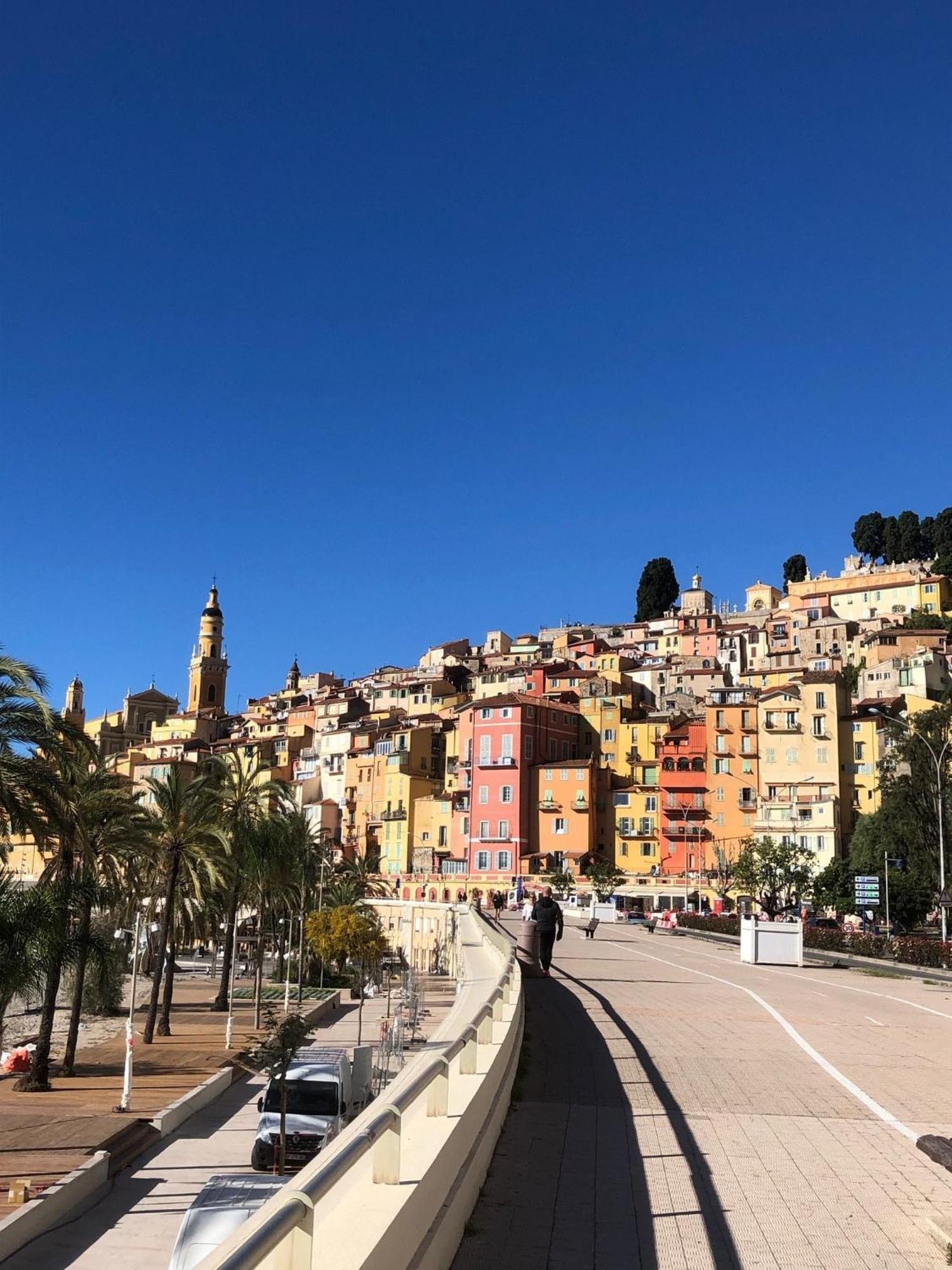 Welcome In The Cozy Blue Nest Pedestrian Menton Bagian luar foto