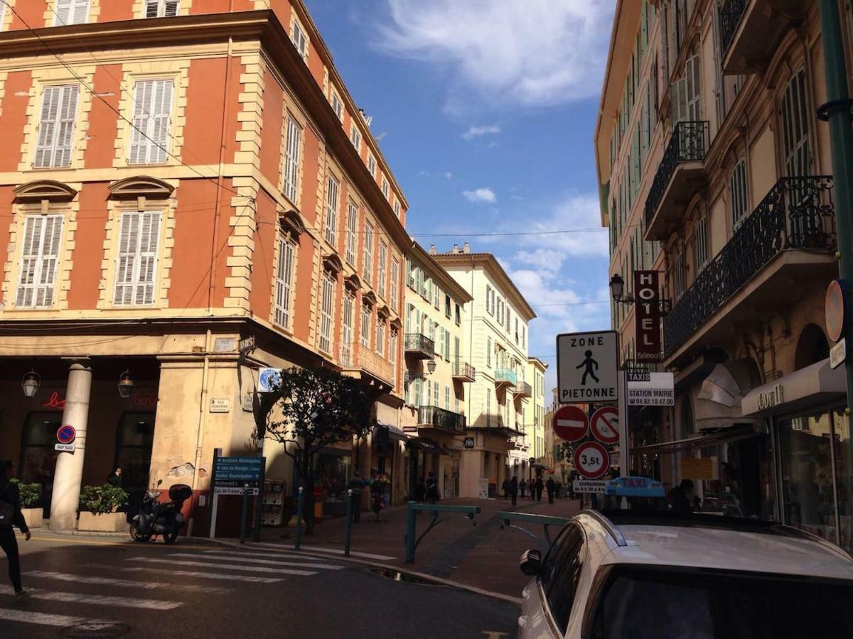 Welcome In The Cozy Blue Nest Pedestrian Menton Bagian luar foto
