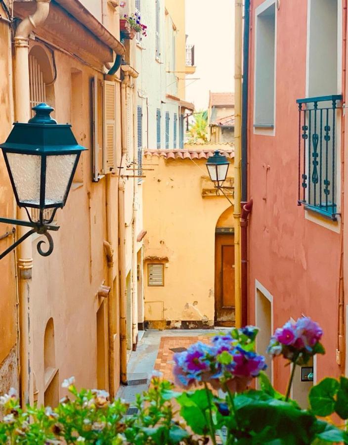 Welcome In The Cozy Blue Nest Pedestrian Menton Bagian luar foto